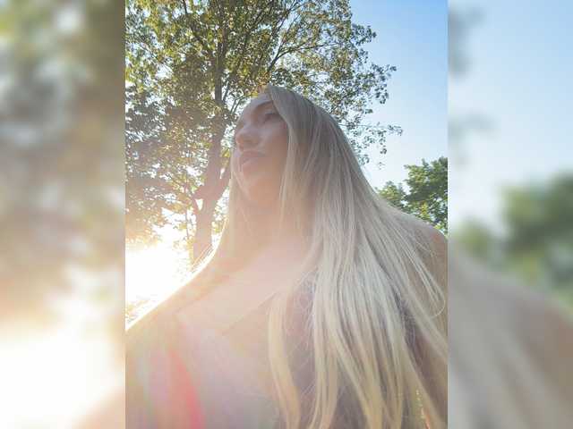 KiraBlake live cam on BongaCams
