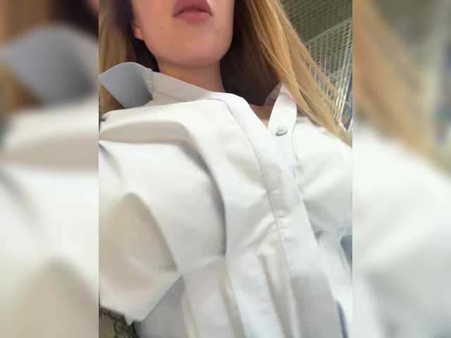 KiraBlake live cam on BongaCams