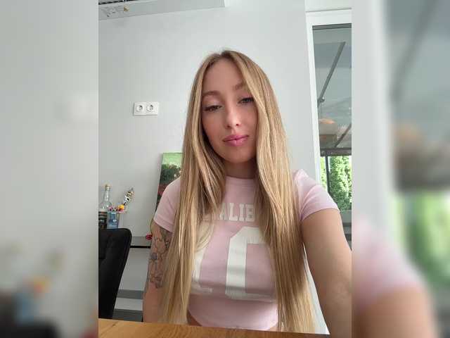 KiraBlake live cam on BongaCams
