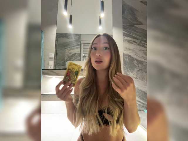 KiraBlake live cam on BongaCams