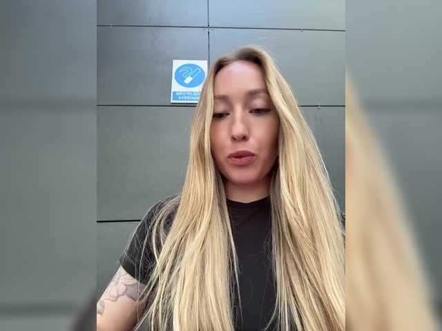 KiraBlake live webcam show