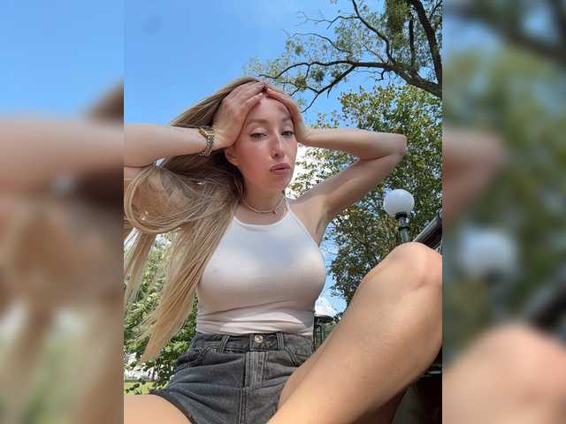 KiraBlake live cam on BongaCams
