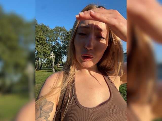 Chloee live webcam show