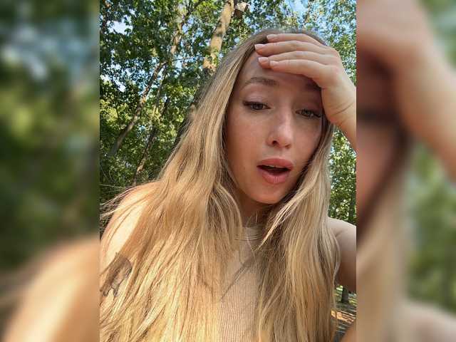 Chloee live webcam show