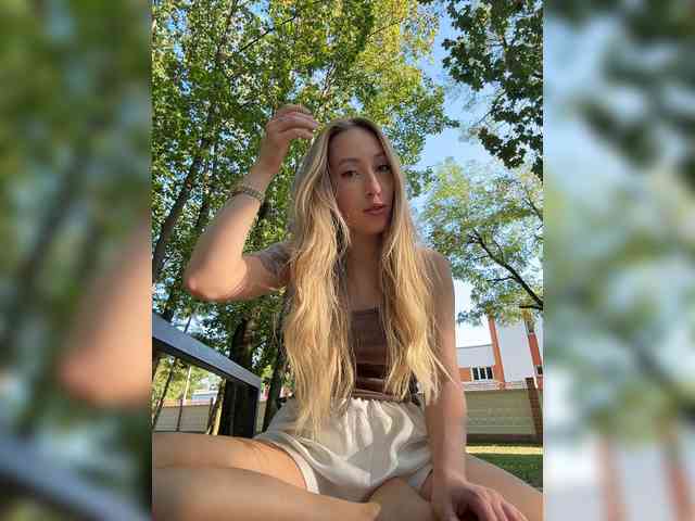 Model: Chloee