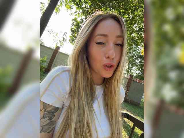 Model: Chloee