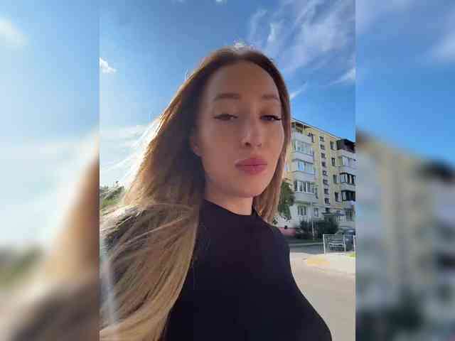 Модель: Chloee