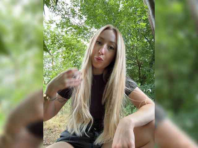 Model: Chloee