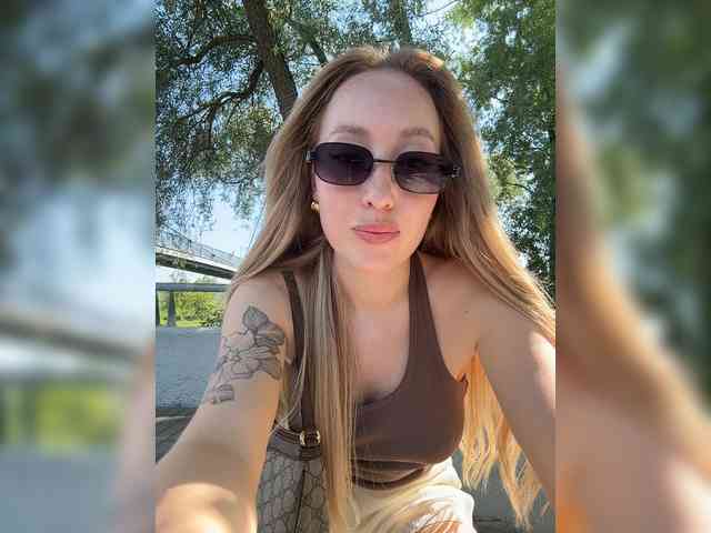 Chloee webcam