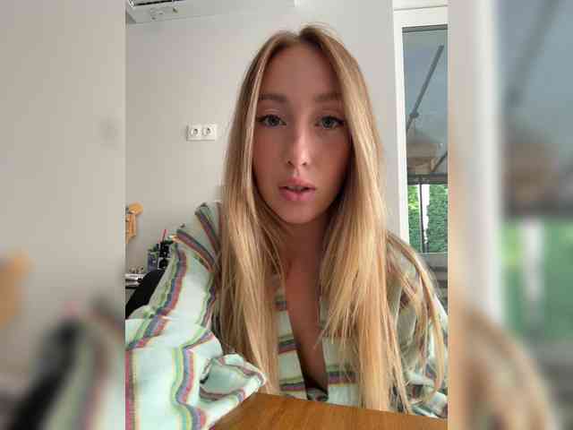 Model: Chloee