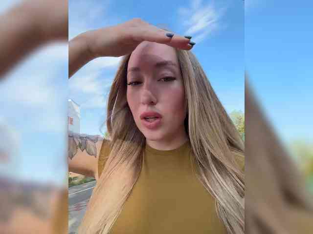 Chloee webcam