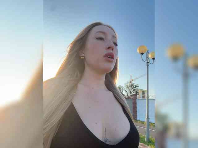 Model: Chloee