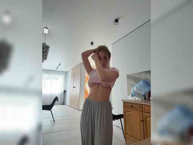 Model: Chloee