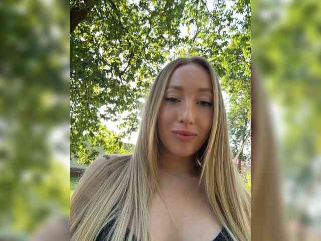 KiraBlake Live Webcam on BongaCams