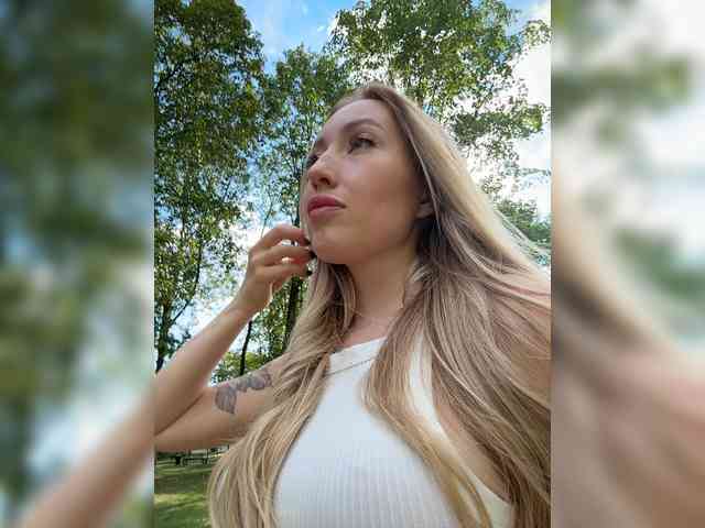 Model: Chloee