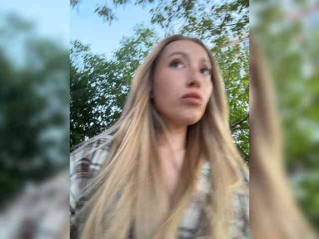 Model: Chloee