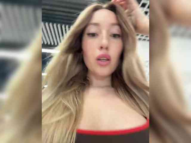 Chloee webcam