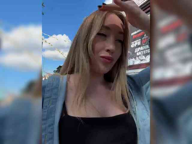 KiraBlake Live Webcam on BongaCams