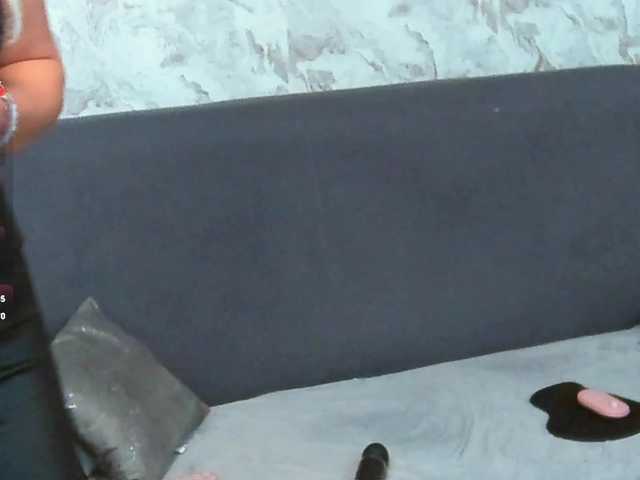 AlizNichols live cam preview