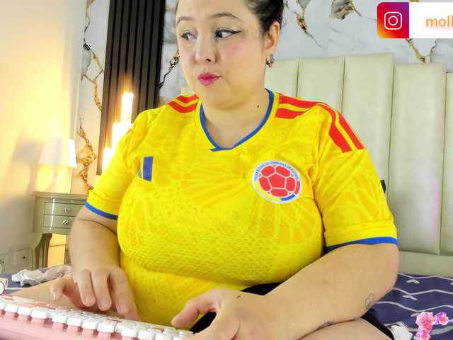 mollieblue69 live cam on BongaCams