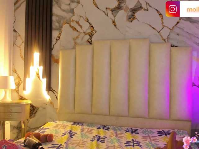 mollieblue69's BongaCams show and profile