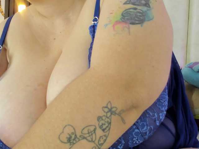 mollieblue69 live webcam show