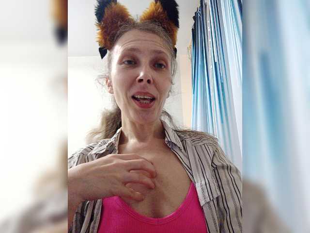 le modèle -Queen-Margo- est en webcam porno dans un show sur le site bongacams, il possède les tags suivants: White/Caucasian,Blonde,Shaved