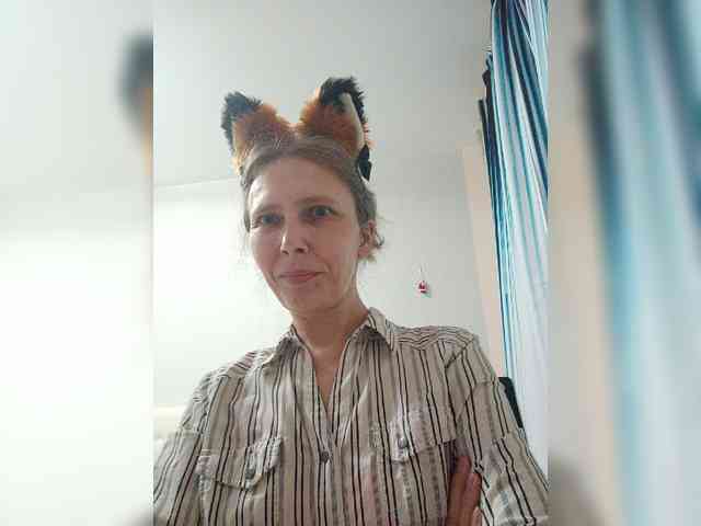 Model: -Queen-Margo-