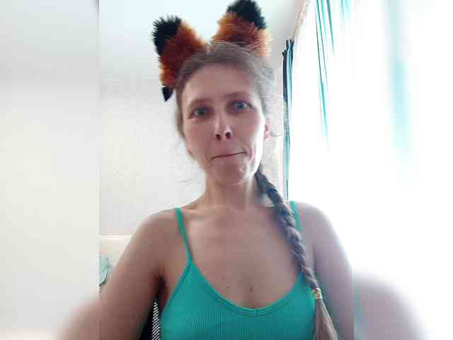 Model: -Queen-Margo-