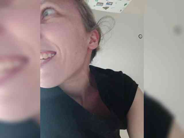 -Queen-Margo- webcam