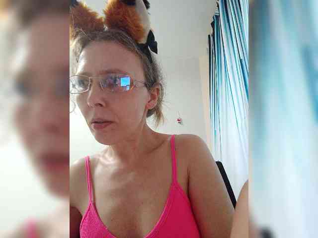 -Queen-Margo- webcam