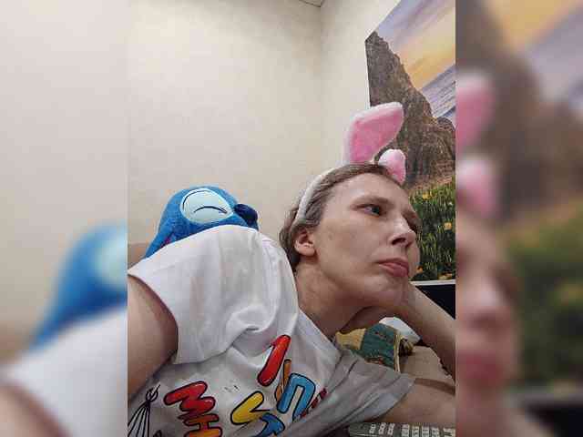 -Queen-Margo- webcam