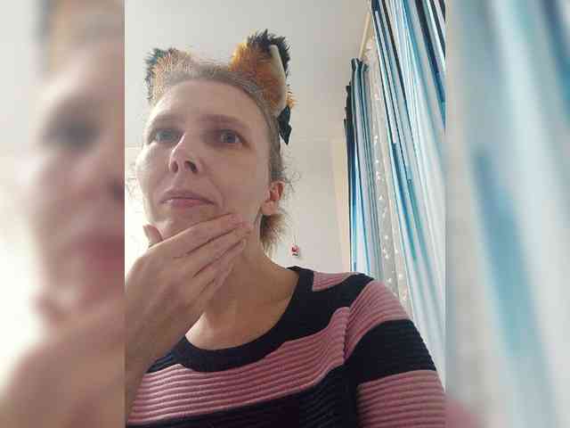 -Queen-Margo- webcam