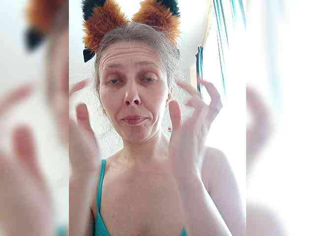 -Queen-Margo- webcam