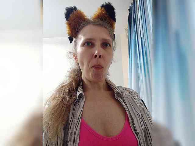 -Queen-Margo- webcam