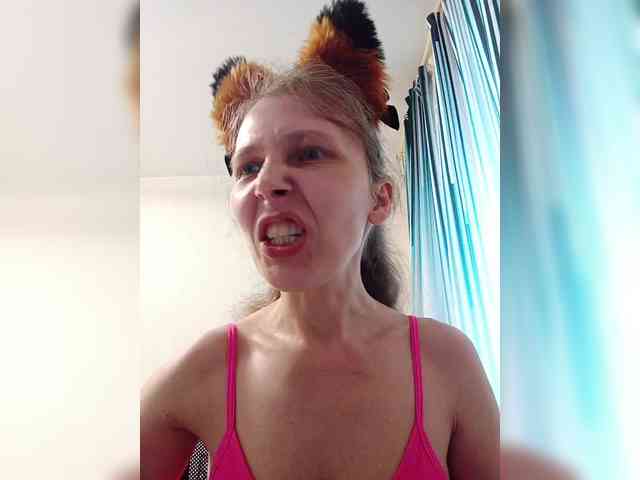 -Queen-Margo- webcam