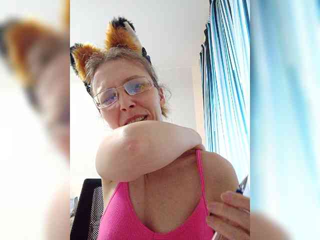 -Queen-Margo- webcam