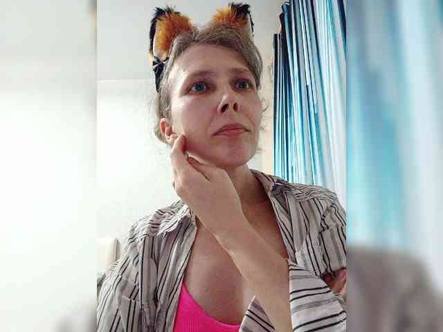 -Queen-Margo- webcam