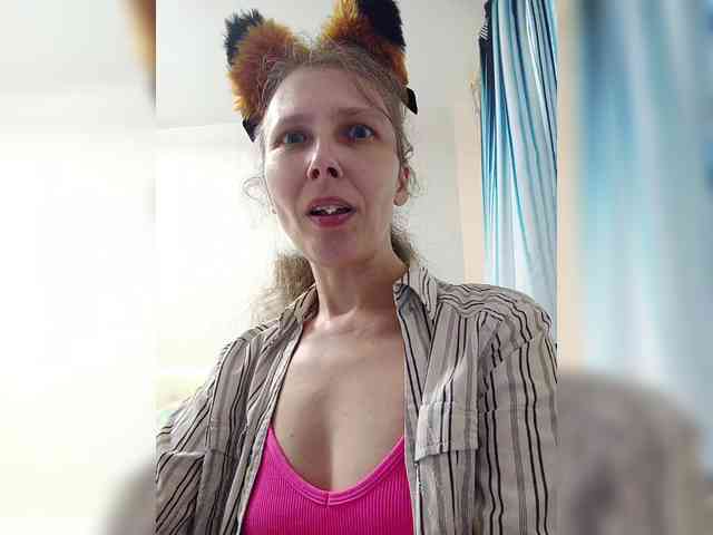 -Queen-Margo- webcam