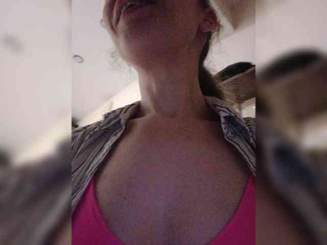 -Queen-Margo- webcam
