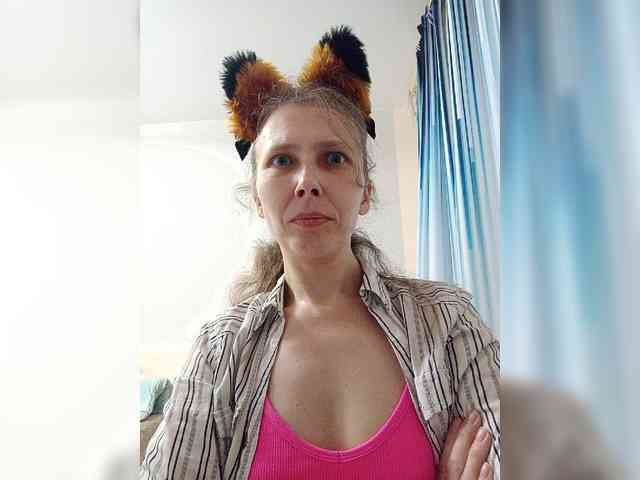 -Queen-Margo- webcam