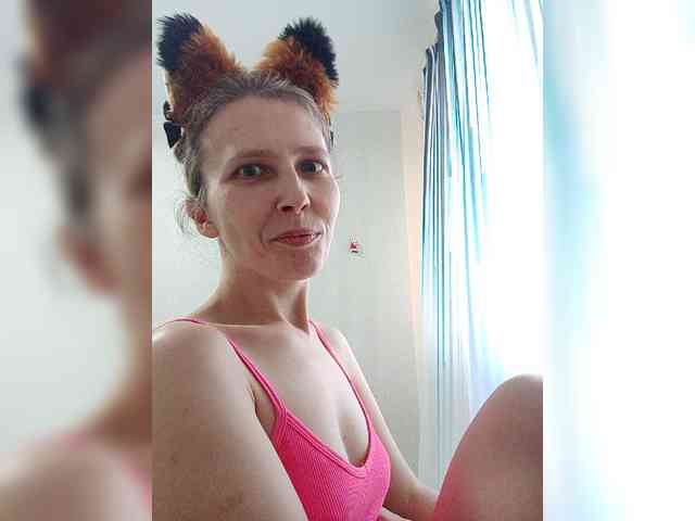 -Queen-Margo- webcam