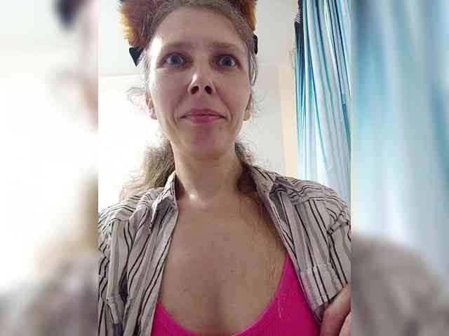 -Queen-Margo- webcam