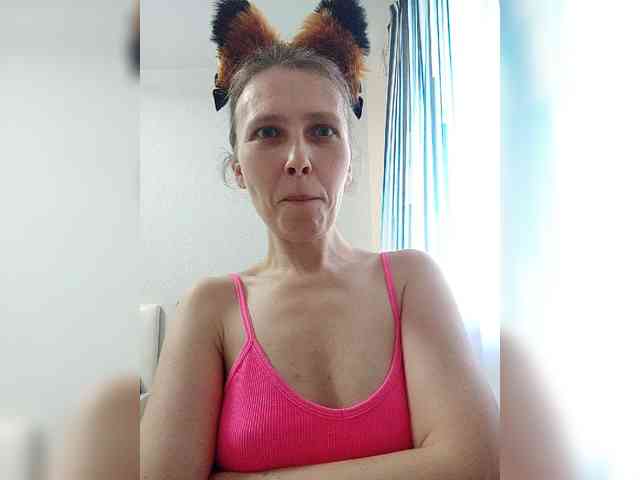 Model: -Queen-Margo-