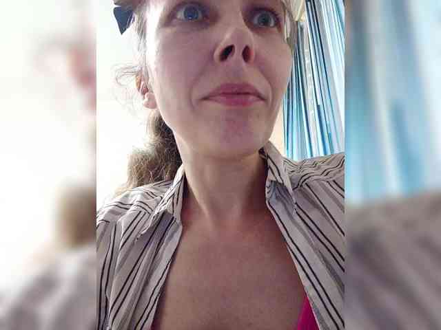 -Queen-Margo- webcam
