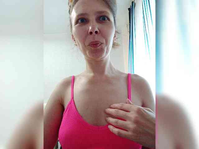 -Queen-Margo- webcam