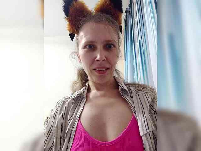 -Queen-Margo- webcam