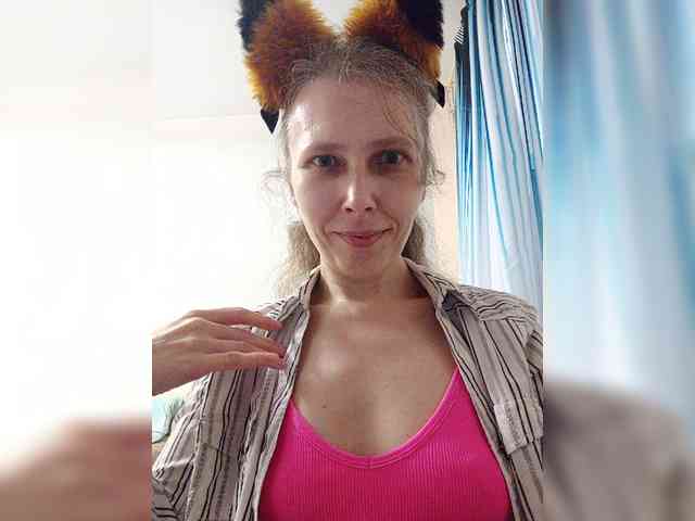 -Queen-Margo- webcam