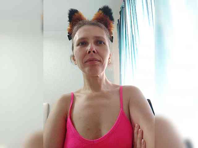 Model: -Queen-Margo-