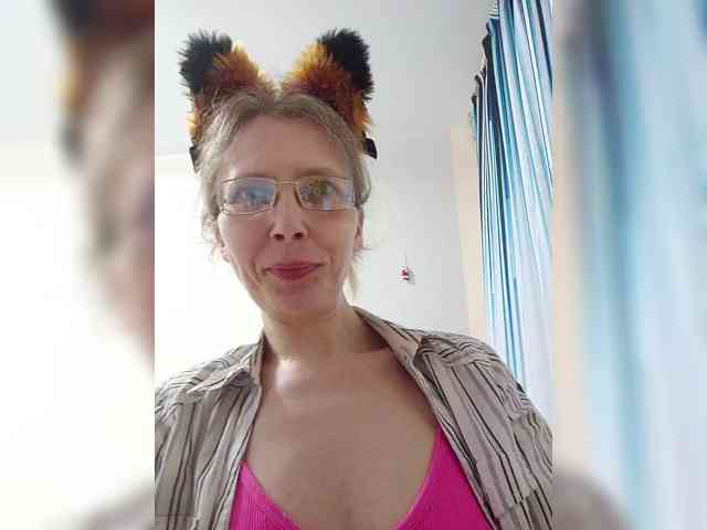 -queen-margo- Live Webcam on BongaCams
